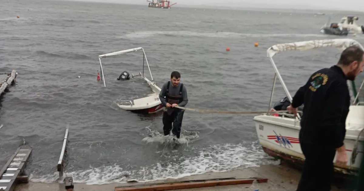 Kocaeli'de batan tekneler kıyıya çıkarıldı!