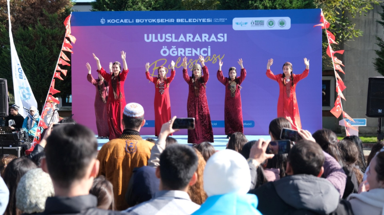 Kocaeli'de ‘Uluslararası Öğrenci Buluşması’nda kültürler buluştu