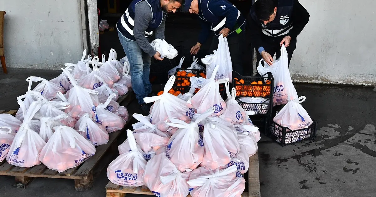 5 ton mandalina örnek iş birliği ile dağıtılıyor