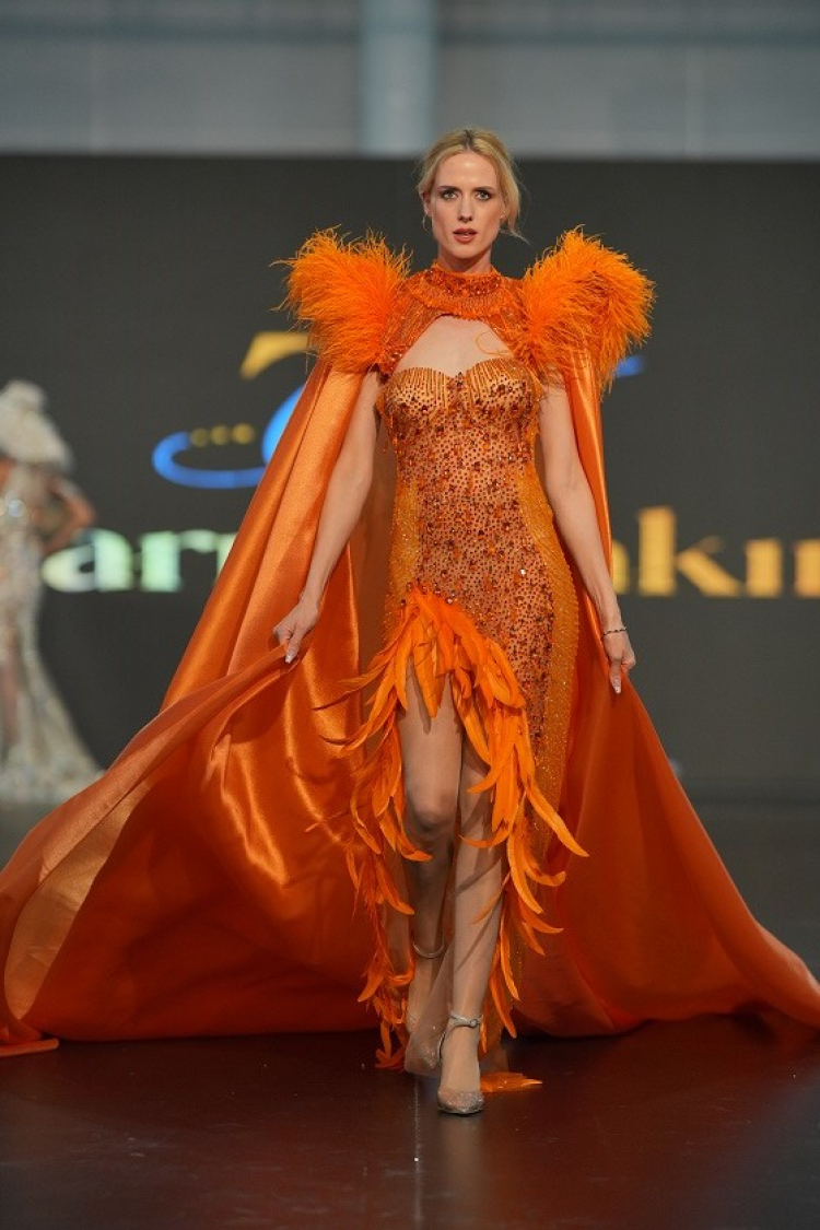 6. Fashion Breeze defilesinde ünlü modeller sahnede