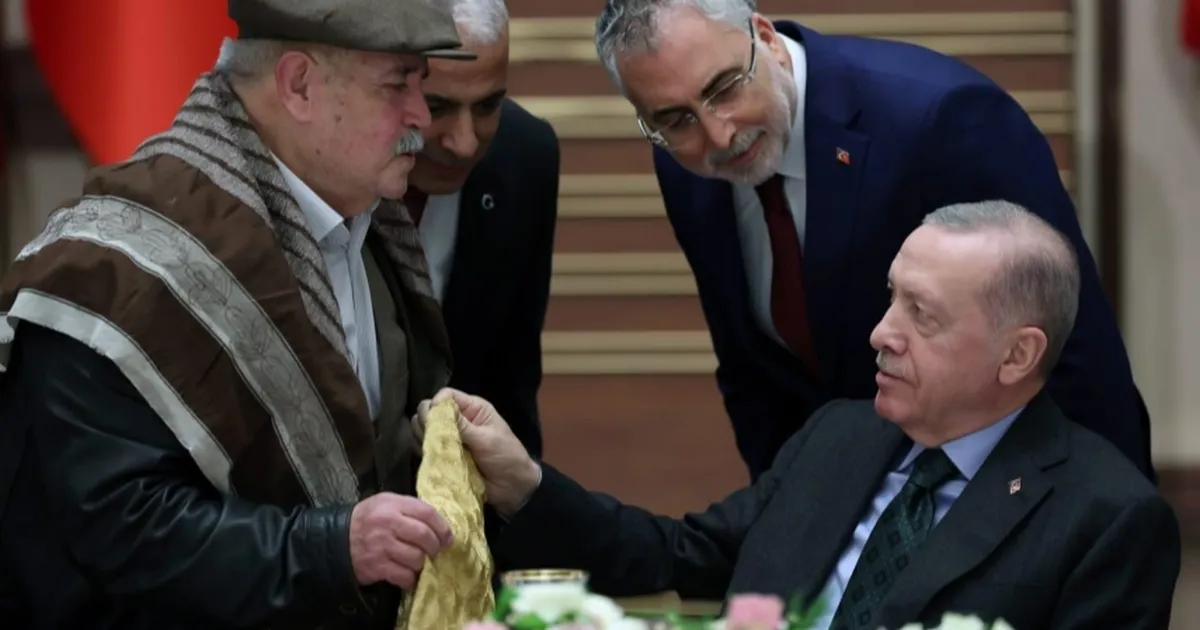 Cumhurbaşkanı Erdoğan 'emektarlarla' buluştu