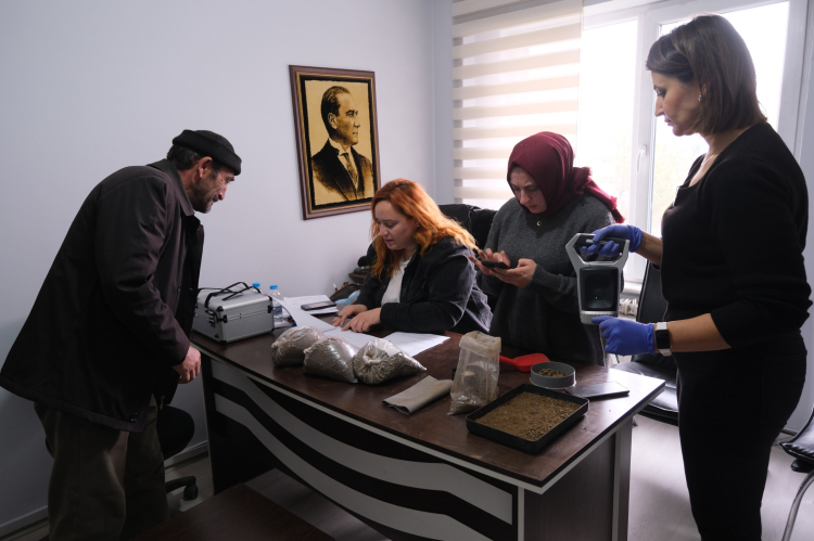 Eskişehir'de ücretsiz analizden yüzlerce üretici yararlandı
