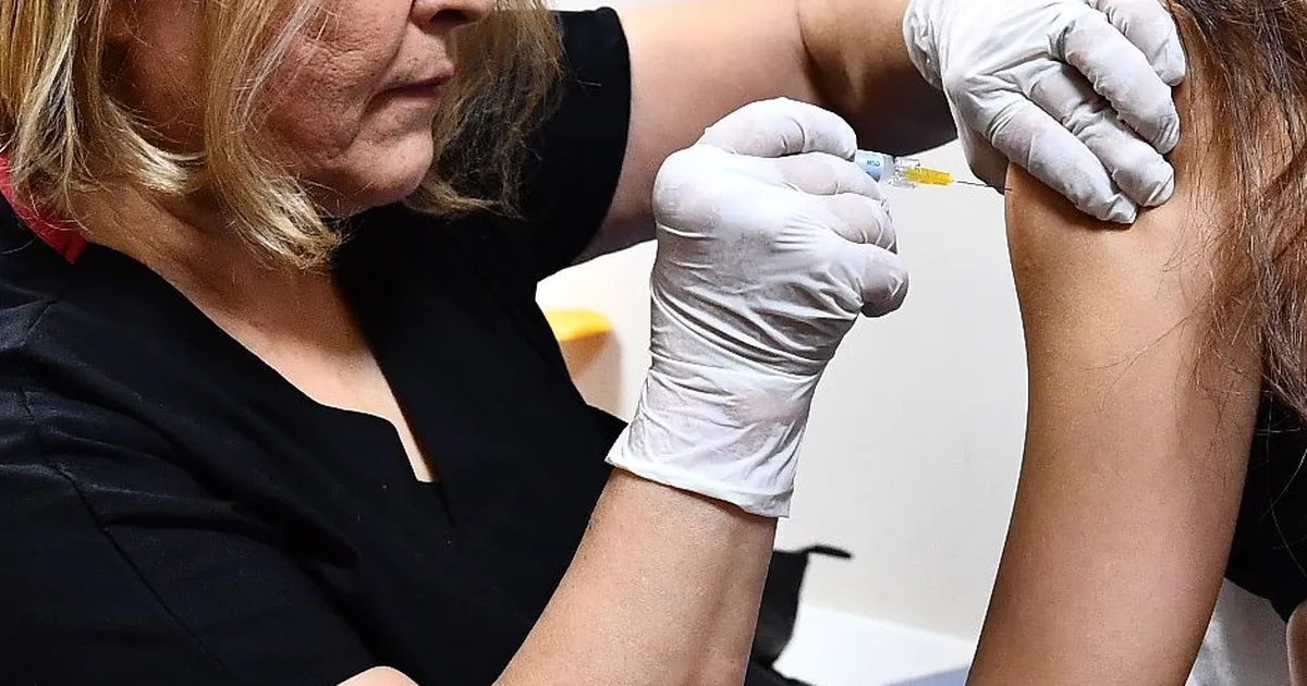 İzmir Büyükşehir HPV aşısı uygulamasını başlattı... Kadınlar ilk dozları yaptırdı