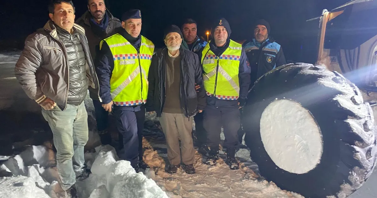 Malatyalı karzede Mustafa amcadan haber alınamıyordu... Ekipler sağ salim ulaştı