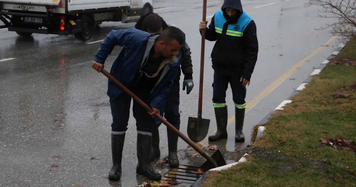 Manisa'da MASKİ ekipleri şiddeli yağışa karşı sahada