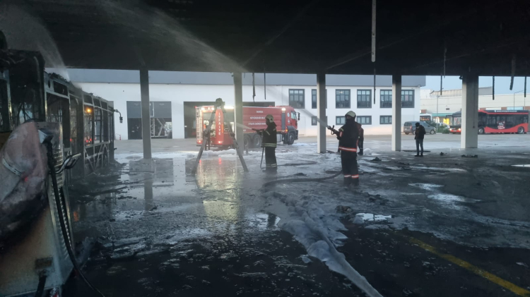 Manisa'da otobüs yangını! Ulaşımı aksatmayacak