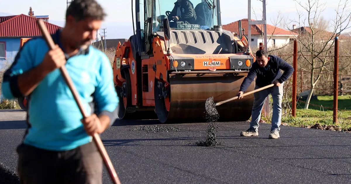 Sakarya Söğütlü’nün kırsalındaki iki mahallede asfalt hamlesi