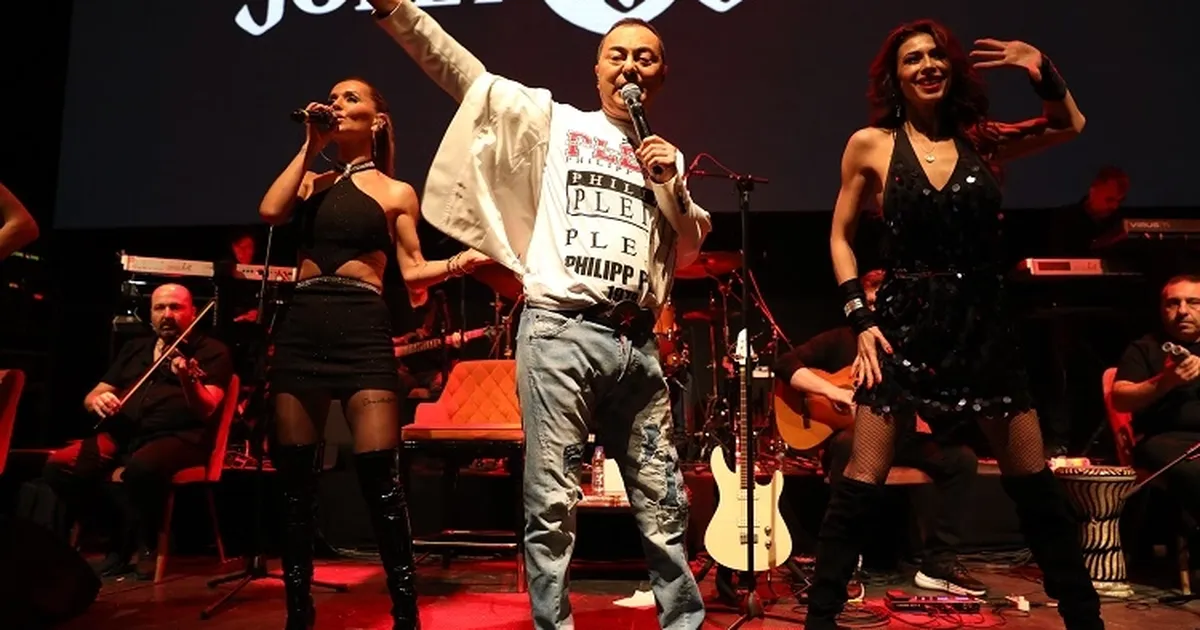 Serdar Ortaç Atakent Jolly Joker’i açtı