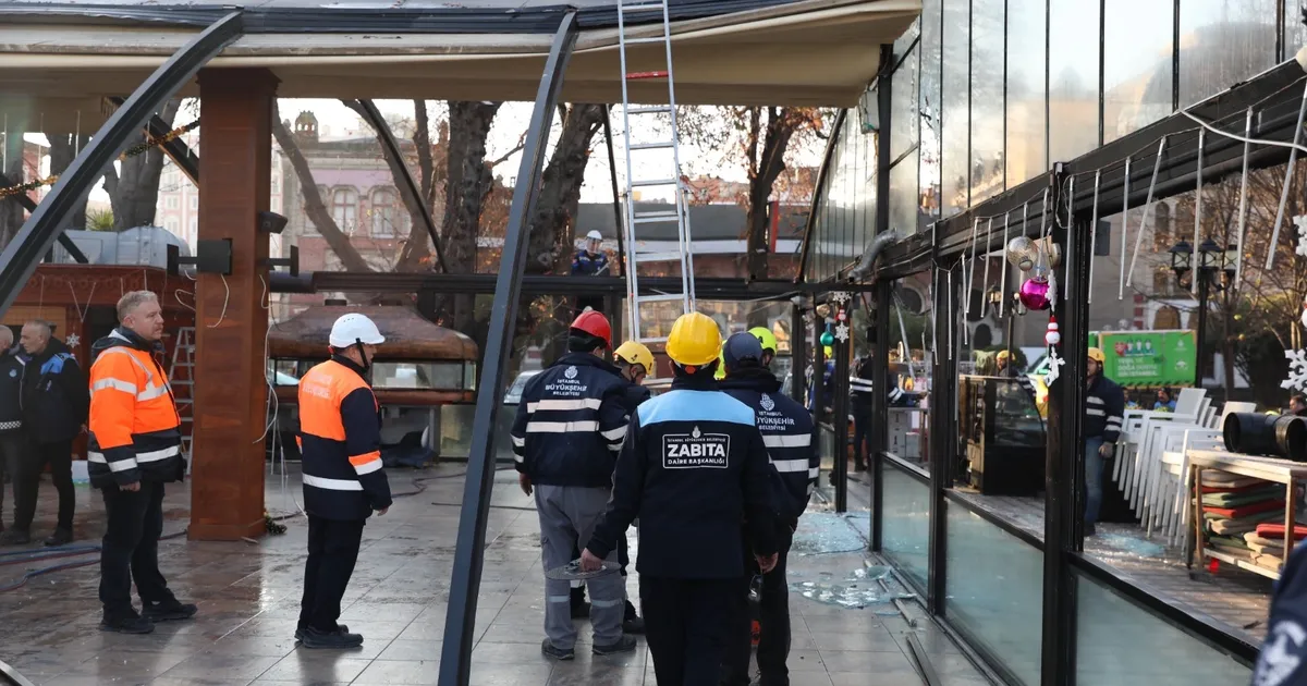 Tarihi Sirkeci Garı'nın çevresinde 'kaçak' temizliği!