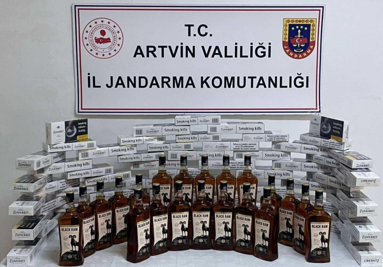 Artvin'de gümrük kaçağı sigara ve içki ele geçirildi