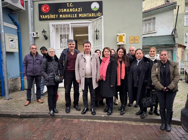 Başkan Aydın Bursa'da mahalleleri adım adım geziyor