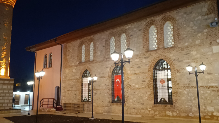 Bilecik'te tarihi camii 2 yıl sonra yeniden ibadete açıldı