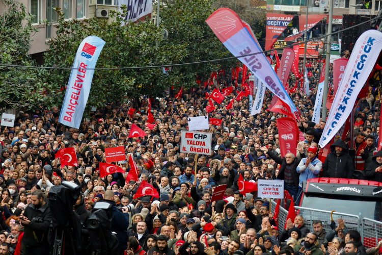Binler Beşiktaş'ta büyük mitingte! Türk yargısına 'Özel' çağrı!