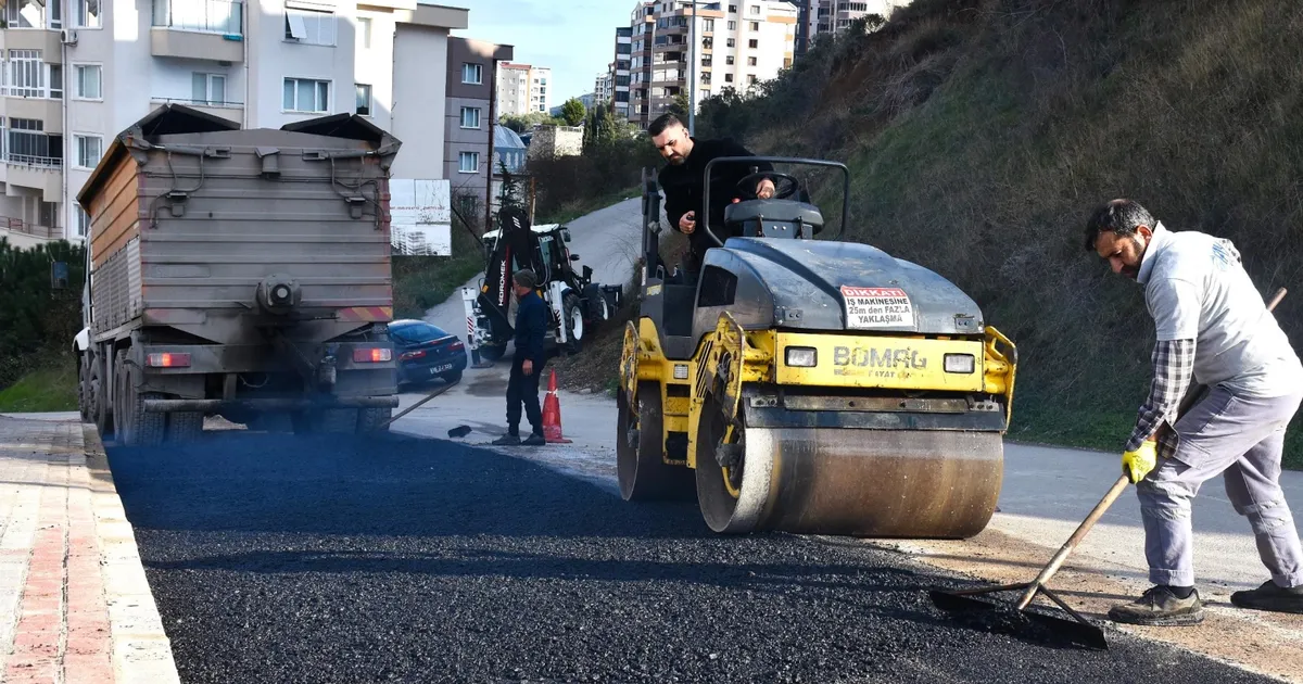 Bursa Gemlik'in yolları ve meydanları yenileniyor