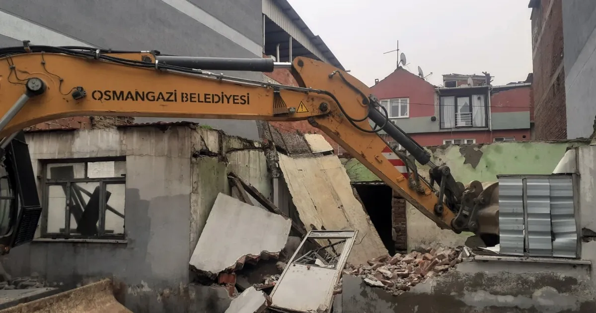 Bursa Osmangazi’de 100 metruk bina yıkıldı