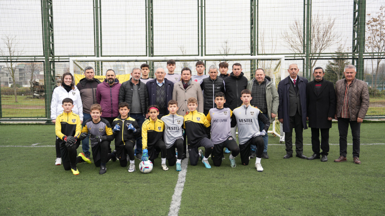 Bursa Osmangazi'de genç sporculara Başkan ziyareti