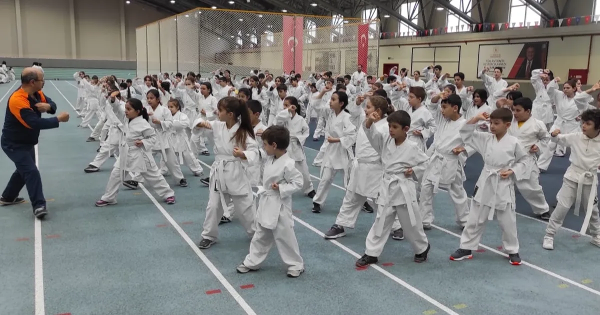 Bursa Osmangazi’de karate eğitim semineri