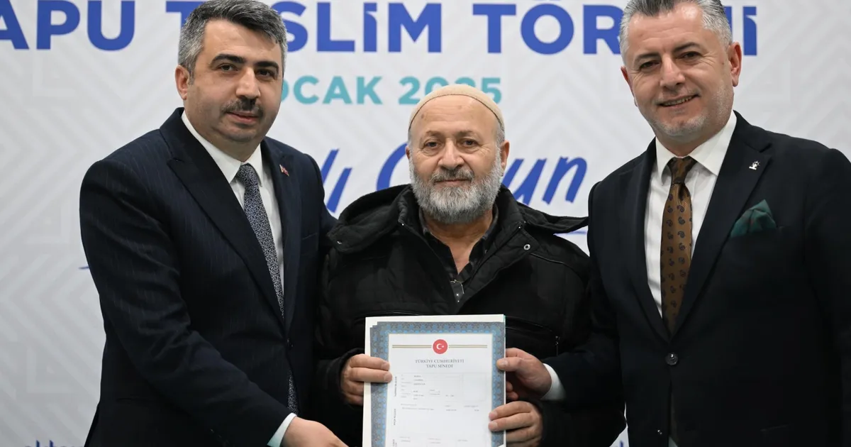 Bursa Yıldırım’da 960 hak sahibi tapularını teslim aldı