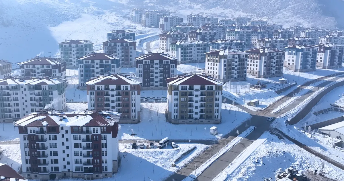 Elbistan'da afetzedeler yeni yuvalarına yerleşiyor