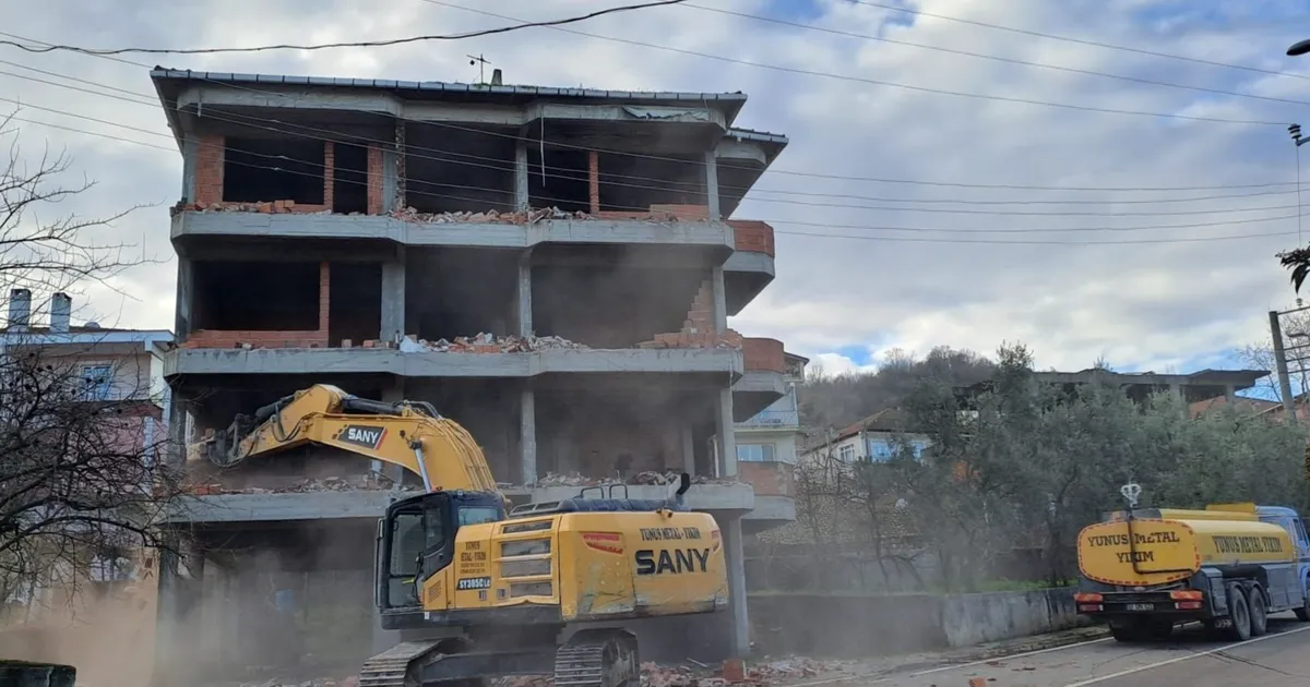 Kocaeli Gölcük'te depreme dayanıksız binalardan arındırılıyor