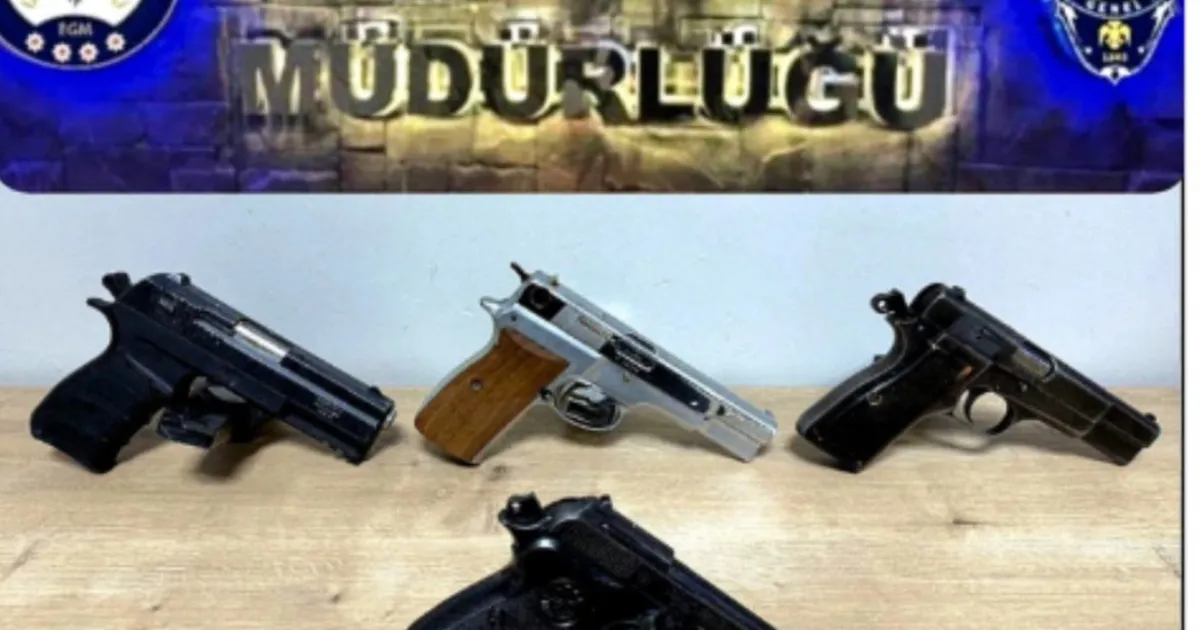 Adıyaman'da şüpheli araçlarda tabanca ele geçirildi