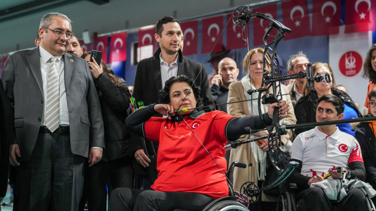 Ankara Keçiören yeni okçuluk salonu! İlk atış Mete Gazoz’dan!
