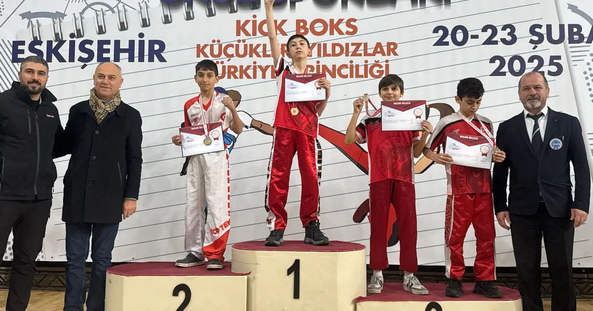 Bilecik Pazaryerili kick boksçular madalyalara doymuyor