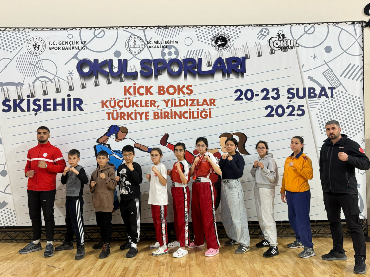 Bilecik Pazaryerili kick boksçular madalyalara doymuyor