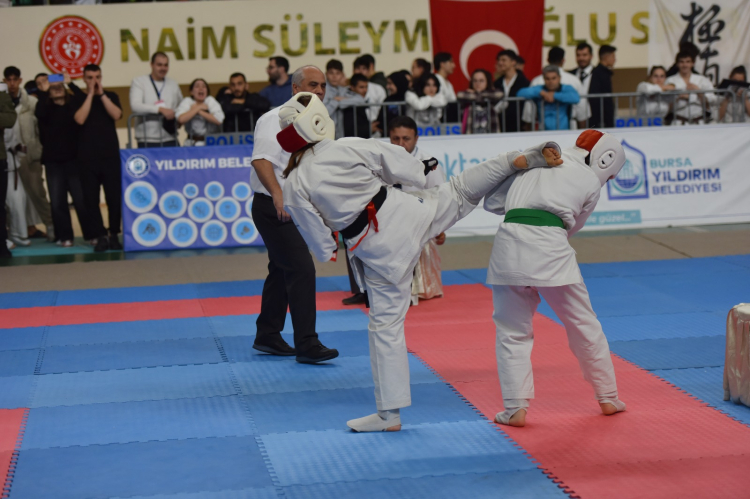 Bursa Yıldırım’da karate rüzgarı