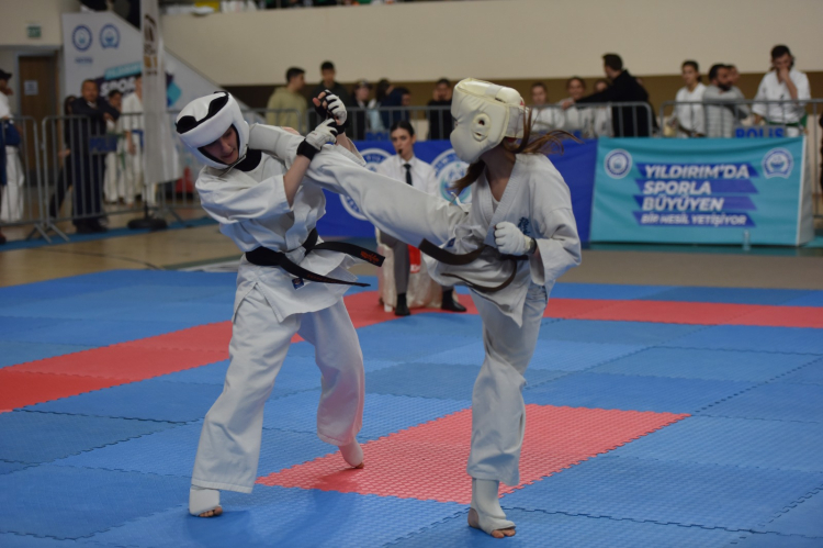 Bursa Yıldırım’da karate rüzgarı