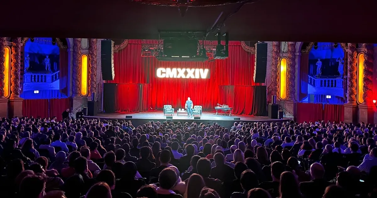 Cem Yılmaz, Chicago'da sahne aldı