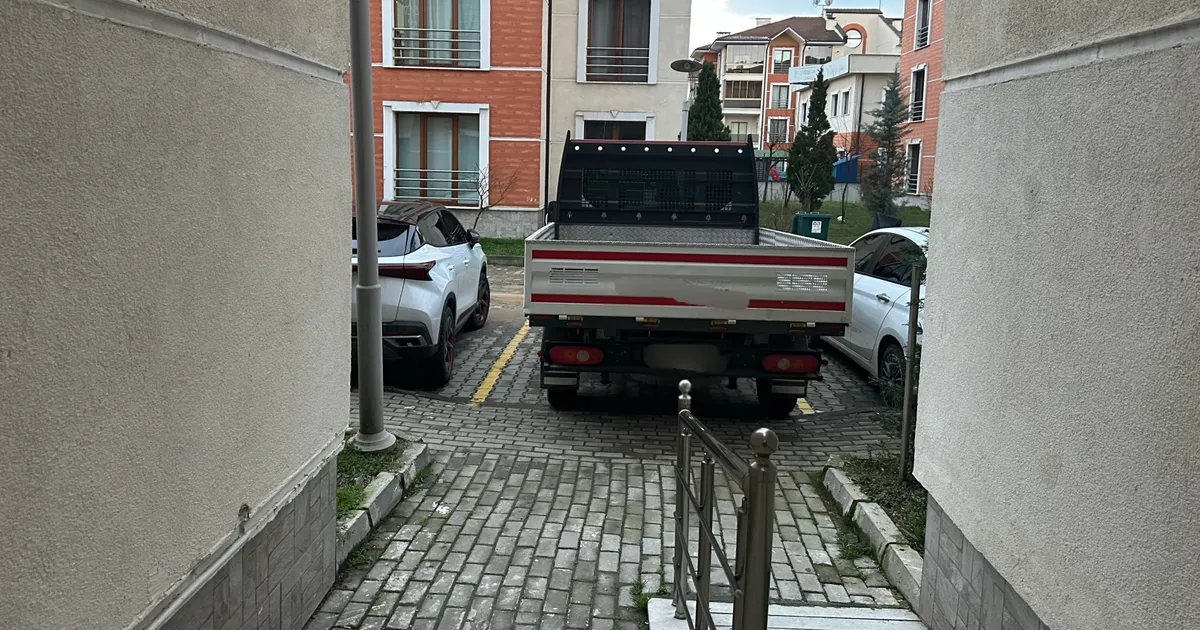 Düzce'de isyan ettiren parklanma! İllaki bir şey olması mı lazım?!