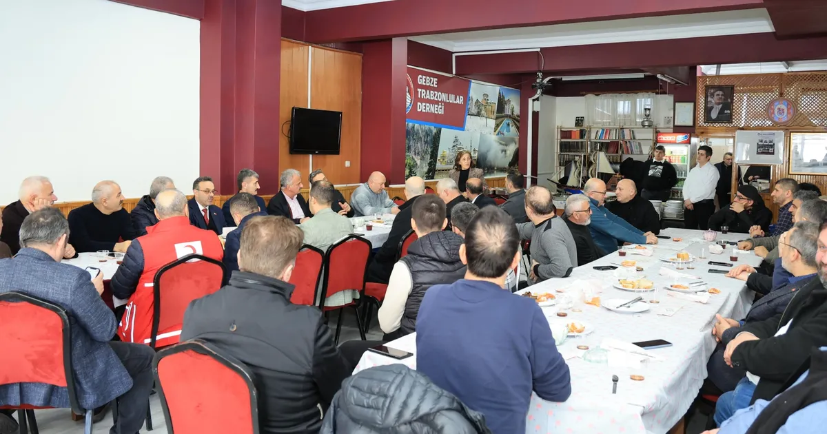 Gebze Trabzonlular Derneği protokolü kahvaltıda ağırladı