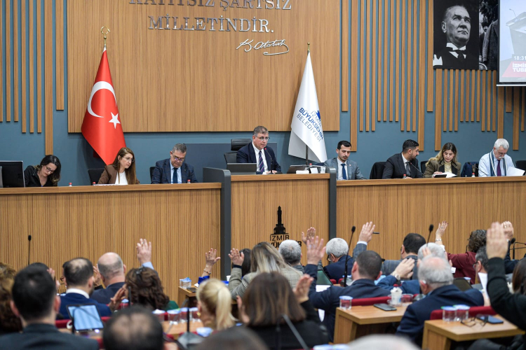 İzmir Büyükşehir'den öğrencilere 'Aylık Abonman' müjdesi