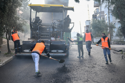 İzmir'de yol çalışmaları devam ediyor