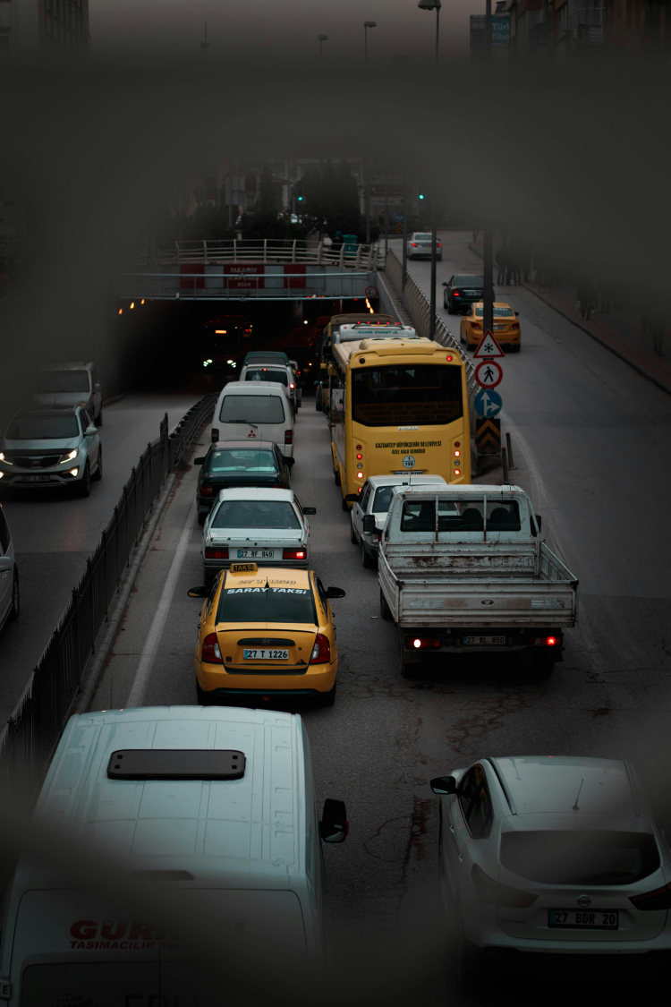 Kent içi trafik alarm veriyor! Yoğunluğu hafifletmek mümkün mü?