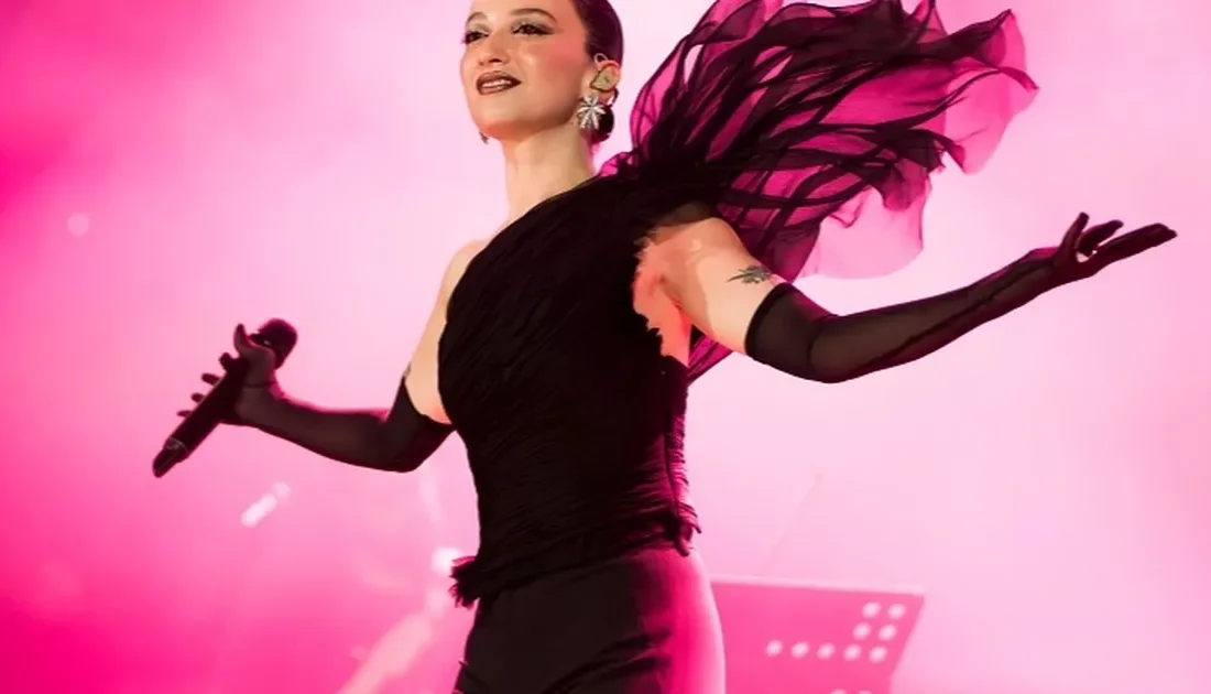 Ünlü şarkıcı Melike Şahin,