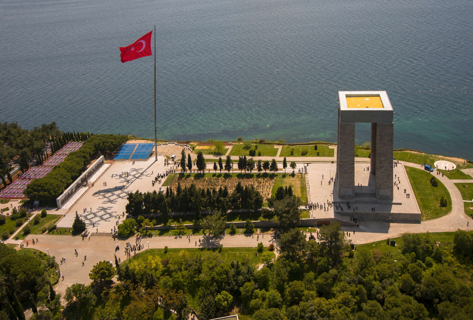 110. yılında da bir yanımız hep Çanakkale!