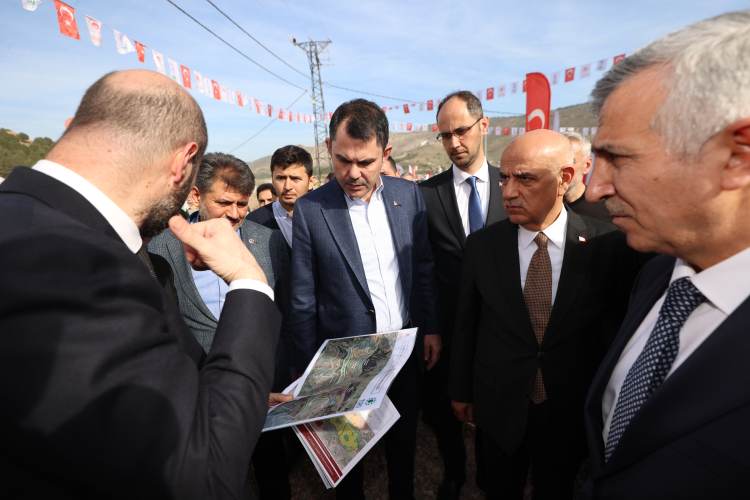 Bakan Kurum Kahramanmaraş'ta afet konutlarını inceledi