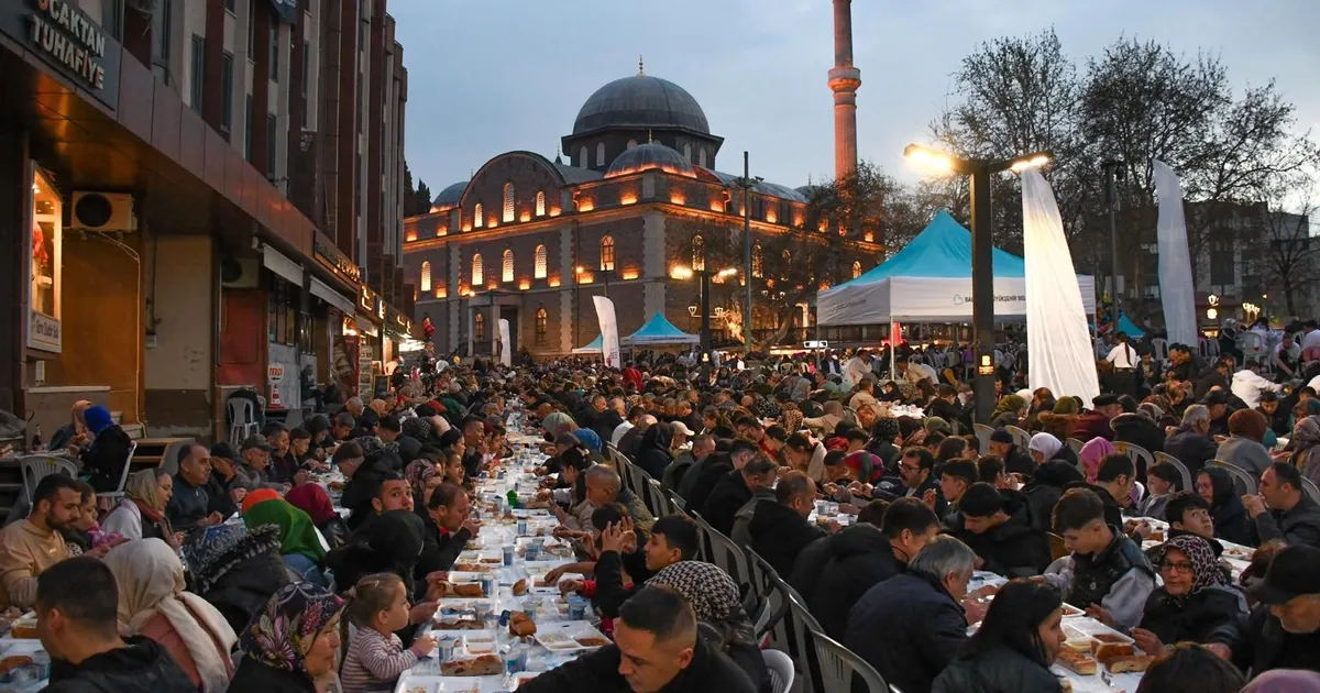 Balıkesir’in kalbinde 20 bin kişilik dev iftar