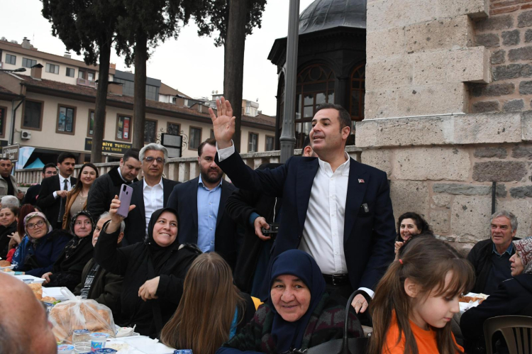 Balıkesir’in kalbinde 20 bin kişilik dev iftar