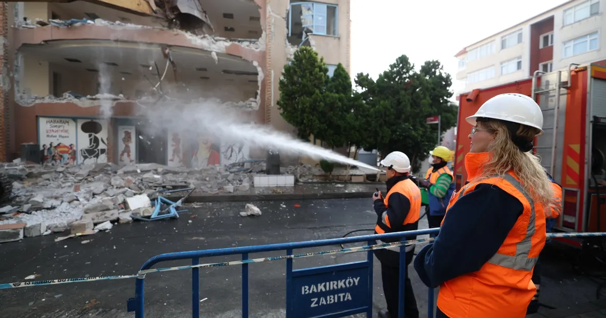 İstanbul Bakırköy depreme karşı güçleniyor