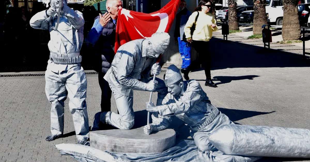 İzmir Bornova’da 18 Mart coşkusu ve şehitlere saygı