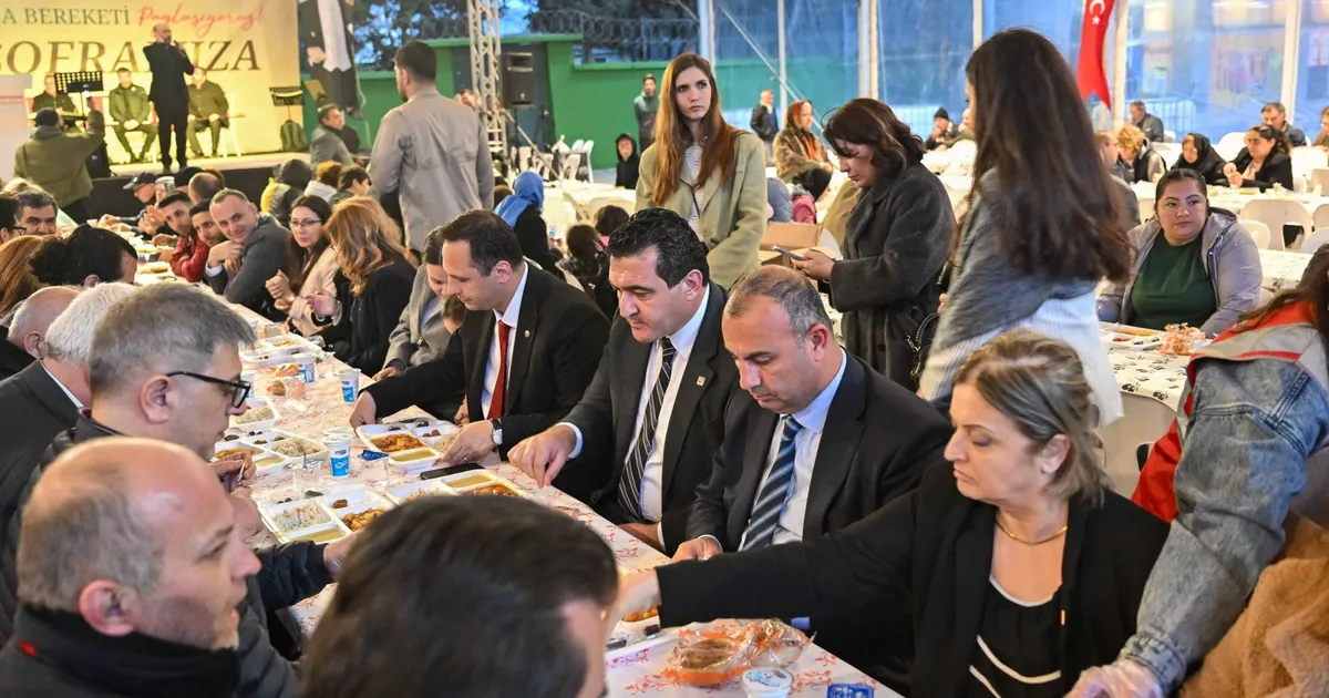 İzmir Bornova’da iftar buluşması