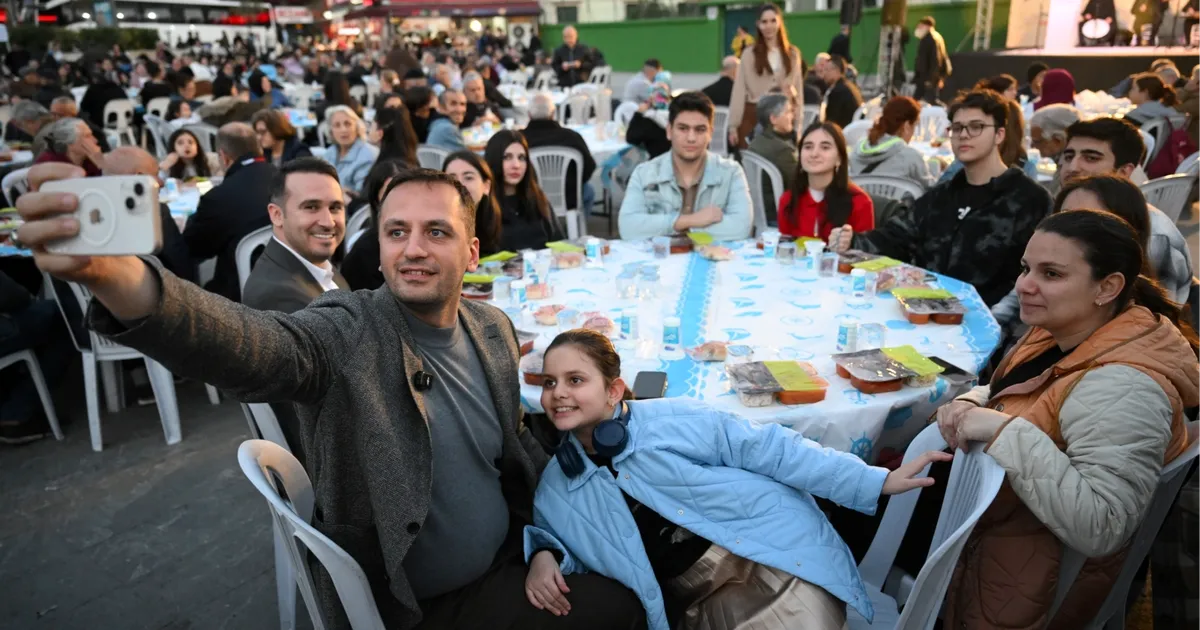 İzmir Bornova’da Kadir Gecesi’nde büyük iftar buluşması