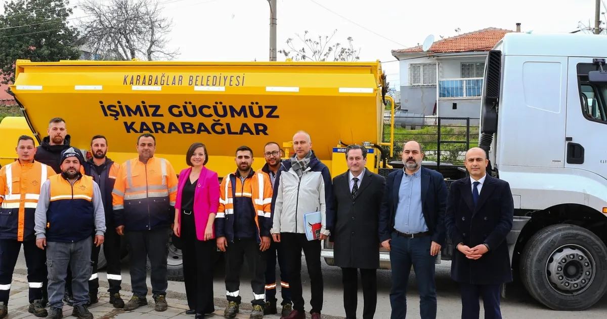 İzmir Karabağlar’da çukurlara anında müdahale! Asfalt yama robotu sahaya indi!