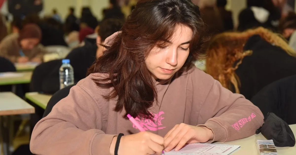 İzmir’de öğrencilere YKS ücreti desteği