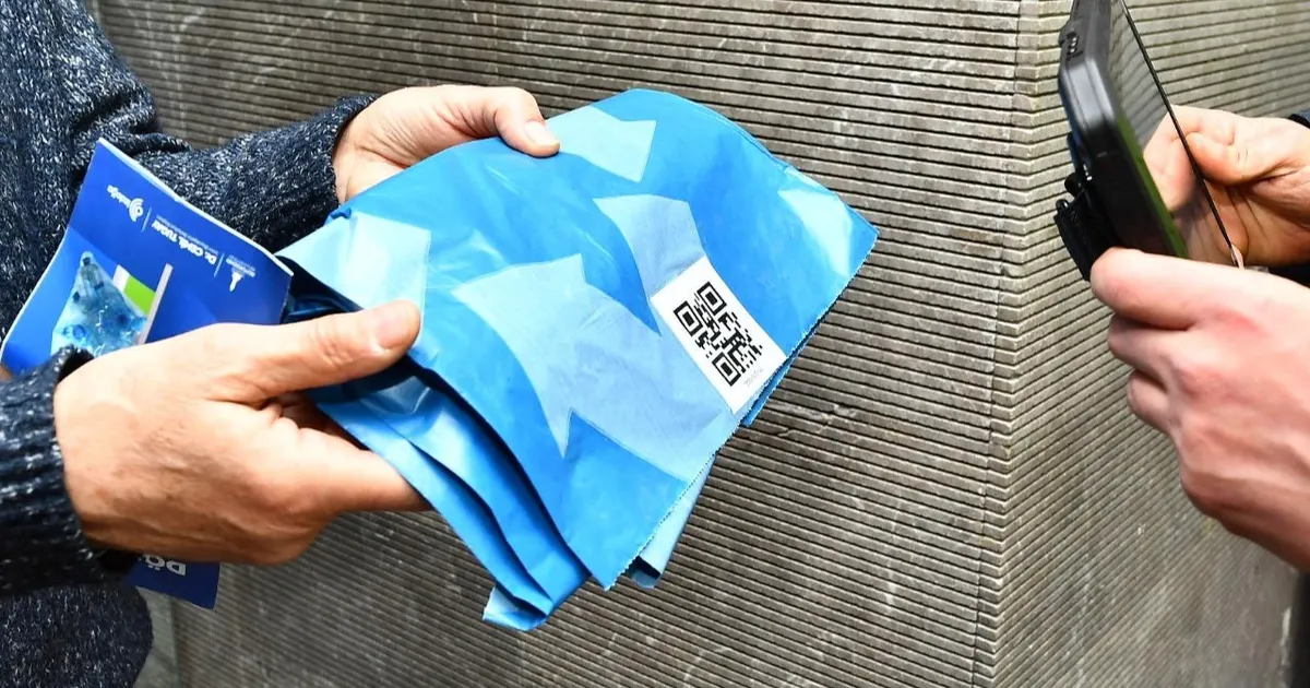 İzmir’in atık yönetiminde “QR kodlu mavi poşet” dönemi