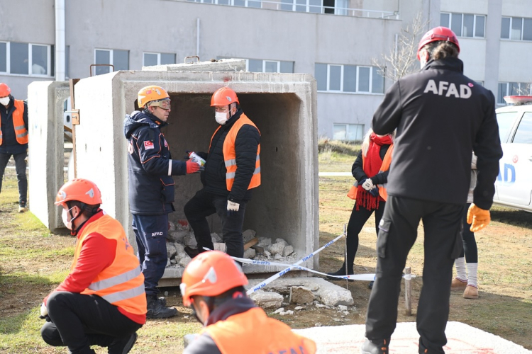 Keşan’da gönüllü afet ekibi tatbikatta