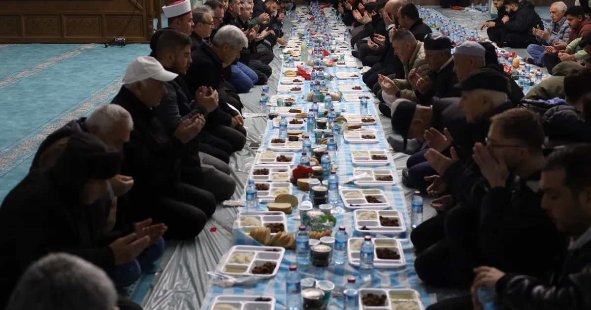 Kocaeli Büyükşehir’in iftar sofrası bu kez Balkanlarda kuruldu